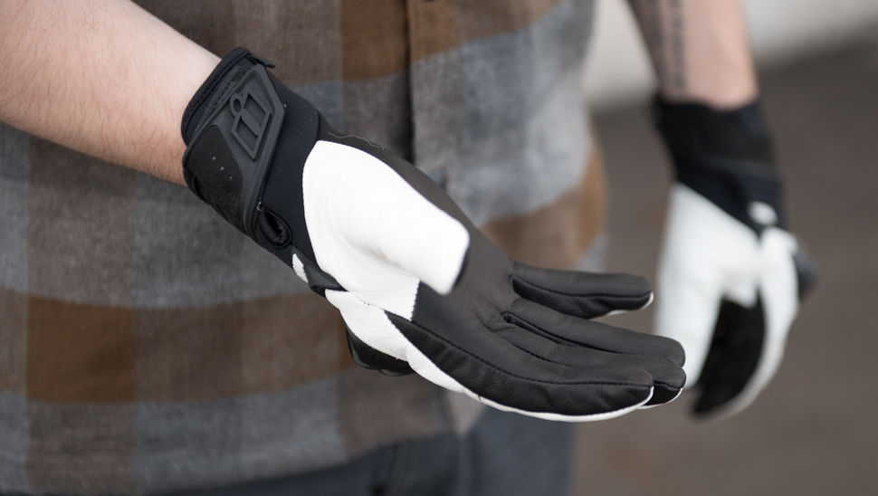 icon konflict gloves